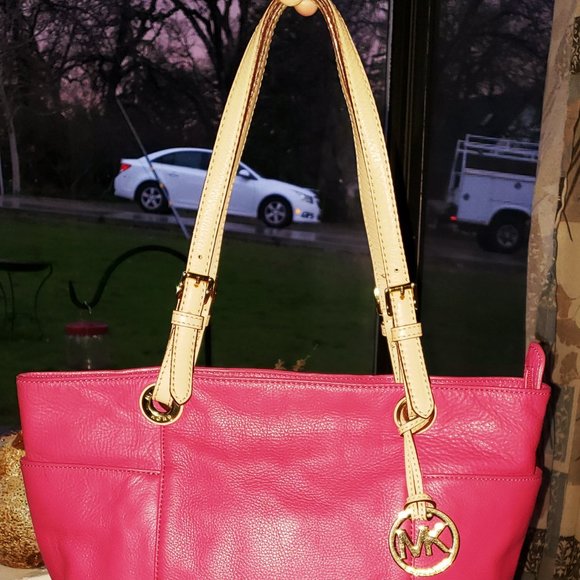 NEW MICHAEL KORS EAST WEST $398 MAGENTA PEBBLE LEATHER WITH GOLD LEATHER LINING - Picture 2 of 10